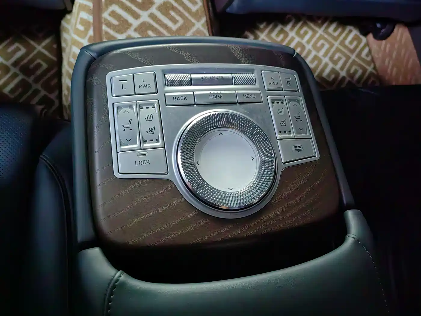 Фото 11 - Genesis G80