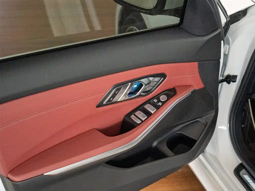 BMW 3 Series 2025 325i M Sport Package фото 11
