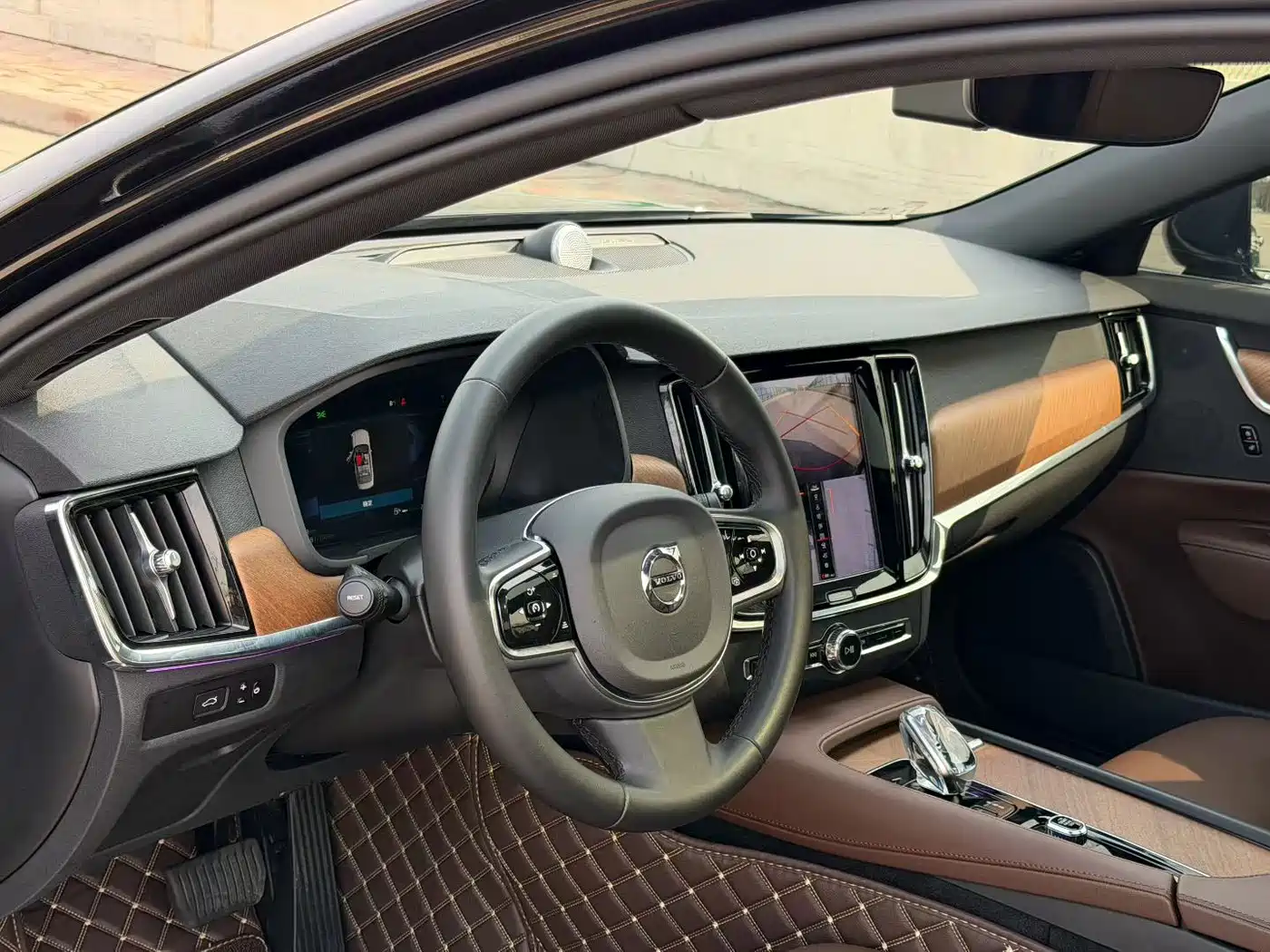 2025 Volvo S90
