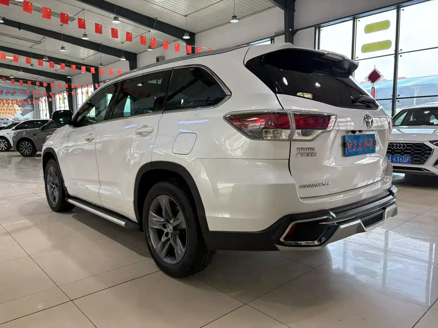 TOYOTA HIGHLANDER