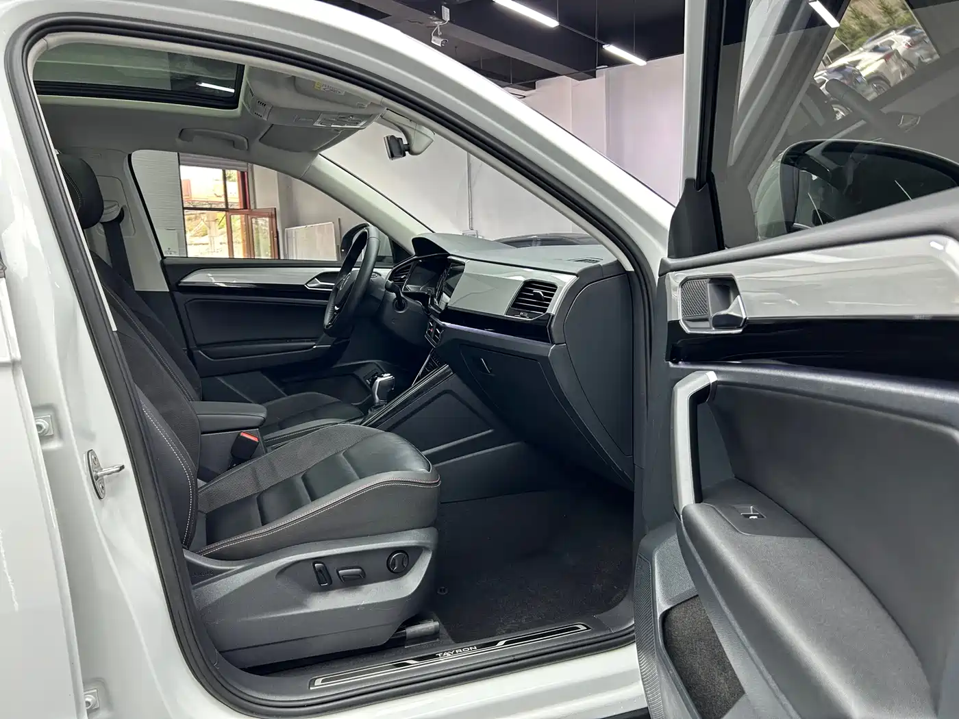 Volkswagen Tayron 2022 280TSI 2WD Luxury Smart Connect Edition фото 22
