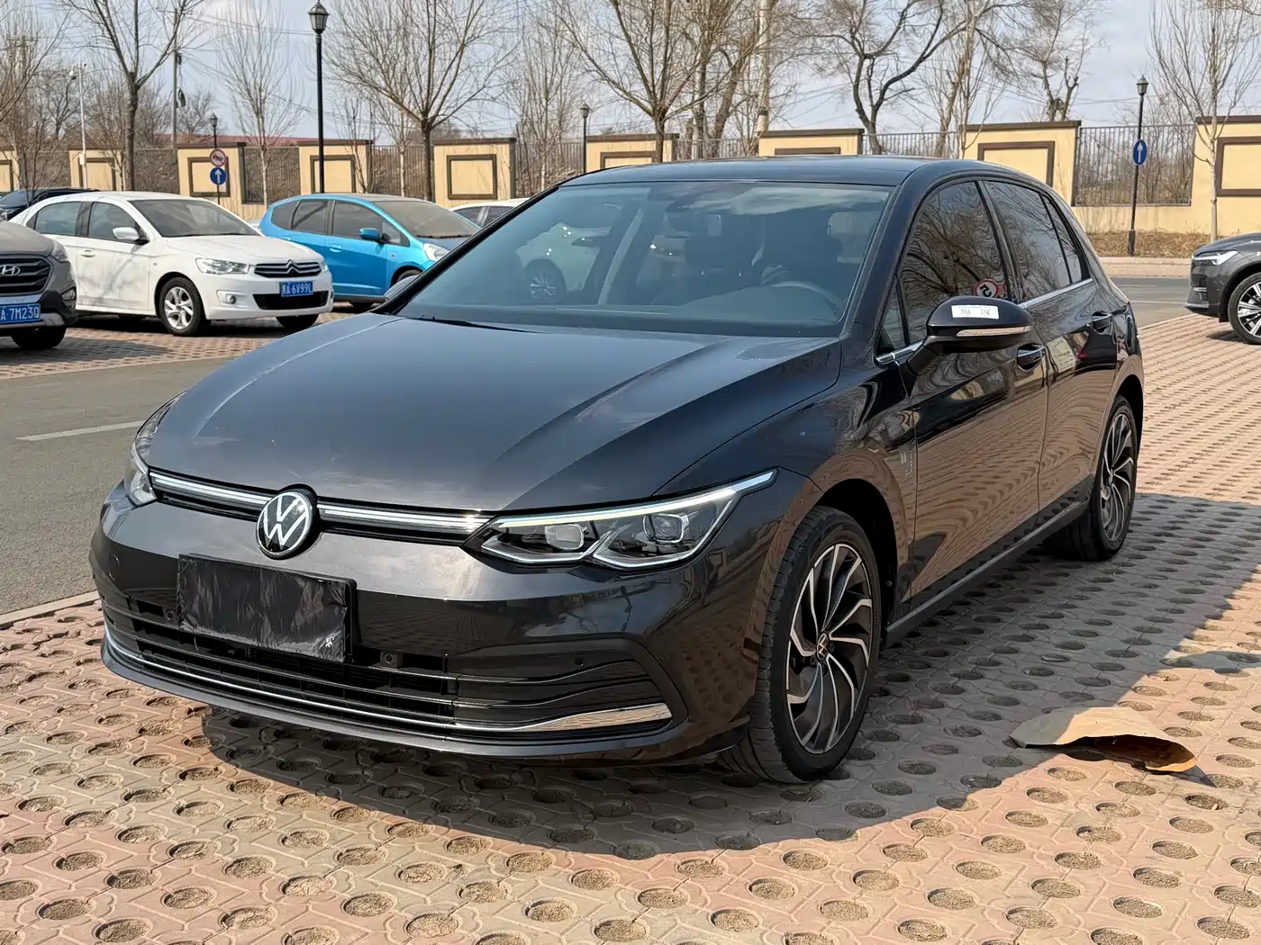 VOLKSWAGEN GOLF