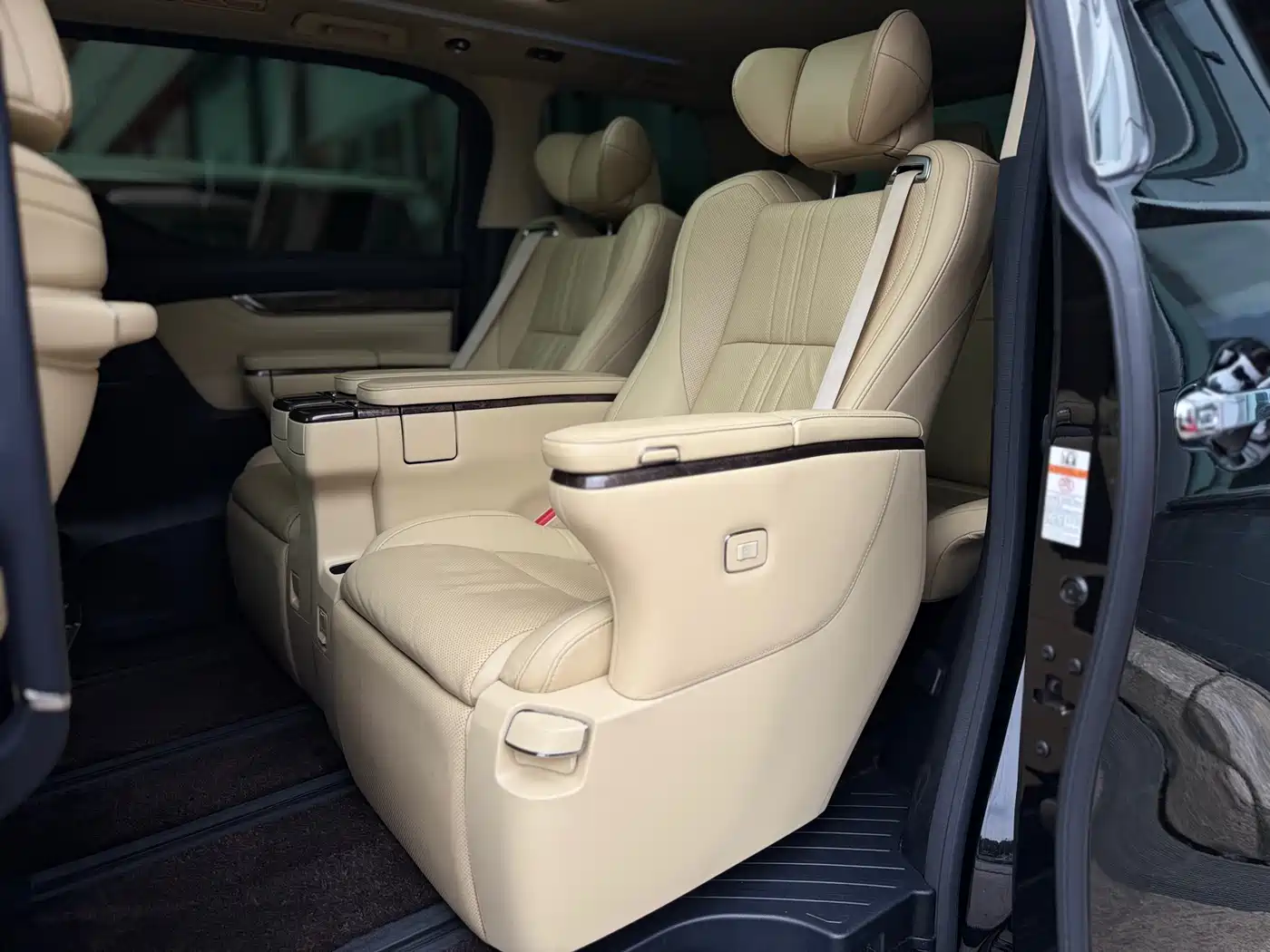 Toyota Vellfire 2020 2019 Hybrid 2.5L HV Premium Edition
