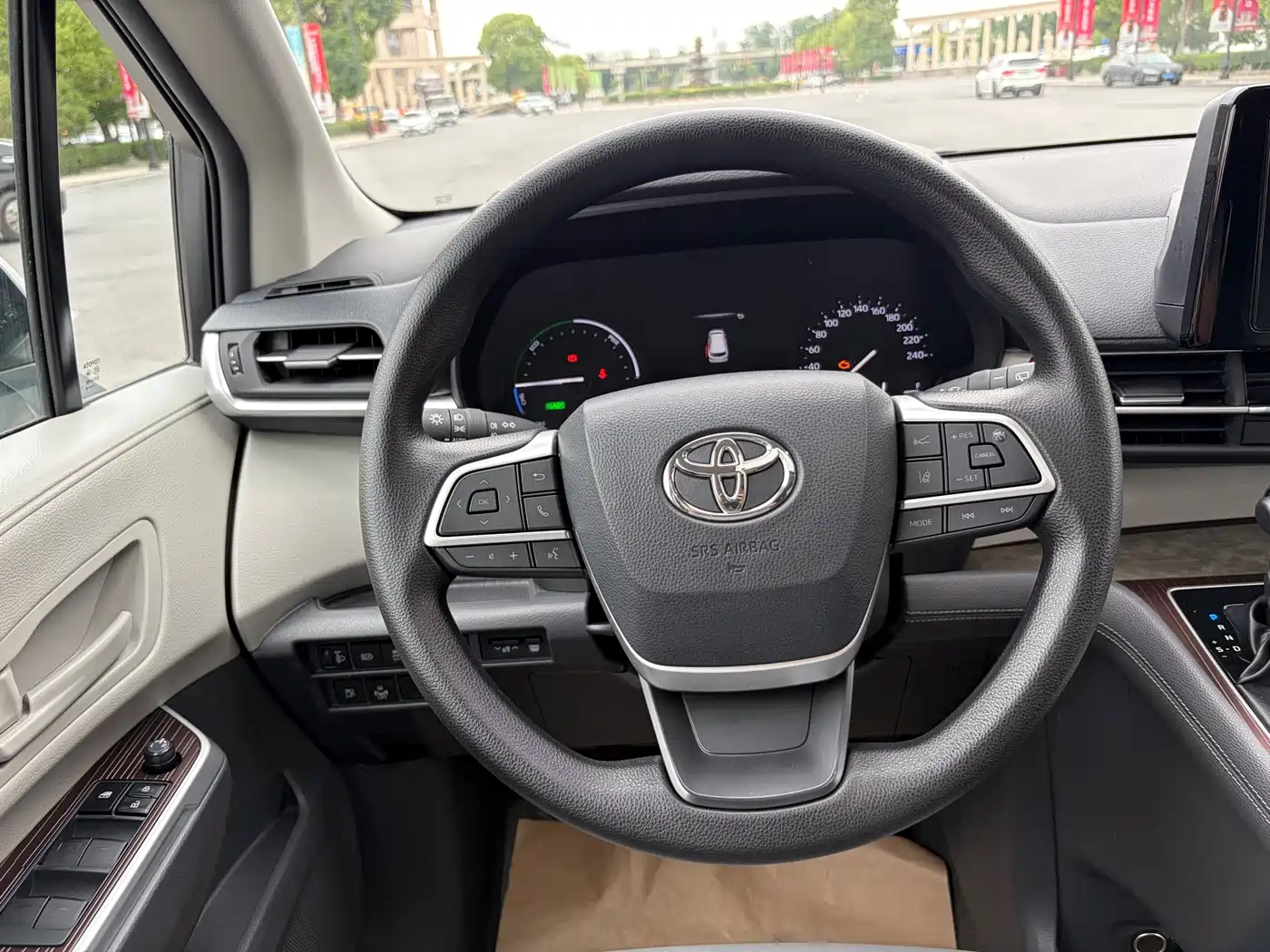 Toyota Granvia 2024 2.5L Hybrid Comfort фото 7