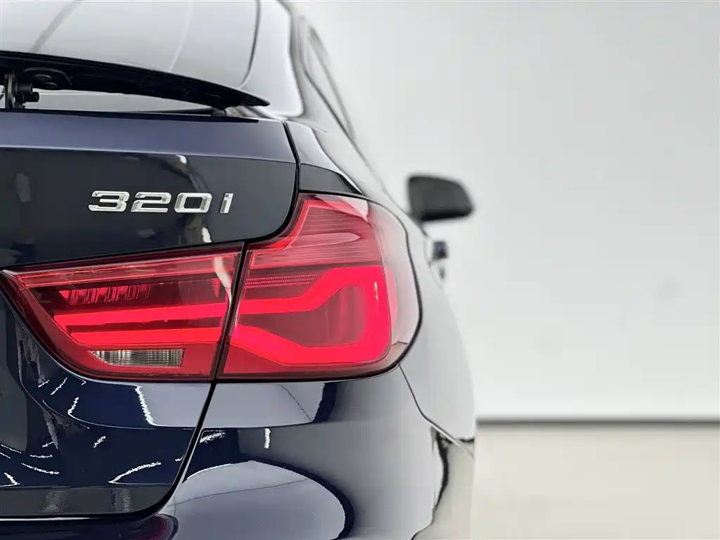 BMW 3 Series GT 2019 320i Fashion Model фото 16