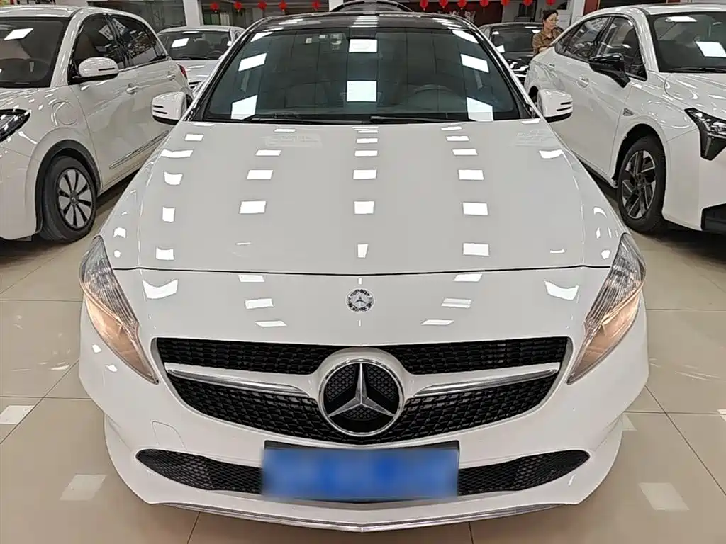 Mercedes-Benz A-Class (Import) 2015 A 180 Standard фото 3