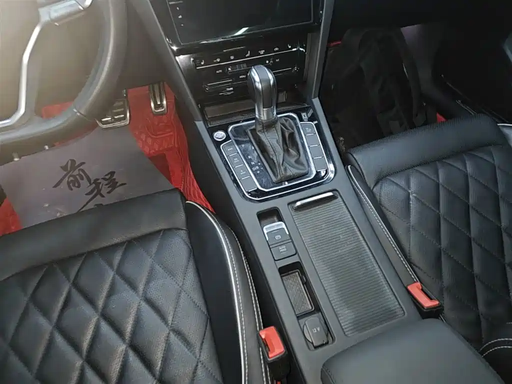 Volkswagen Magotan GTE Plug-in Hybrid 2022 GTE Luxury фото 14