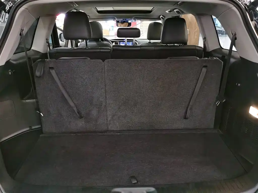 TOYOTA HIGHLANDER