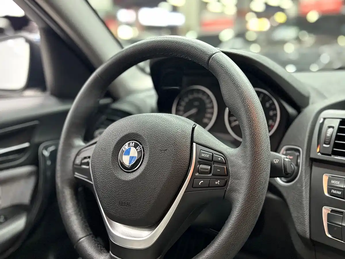 BMW 1 Series (Import) 2013 Facelift 116i Urban Model фото 9