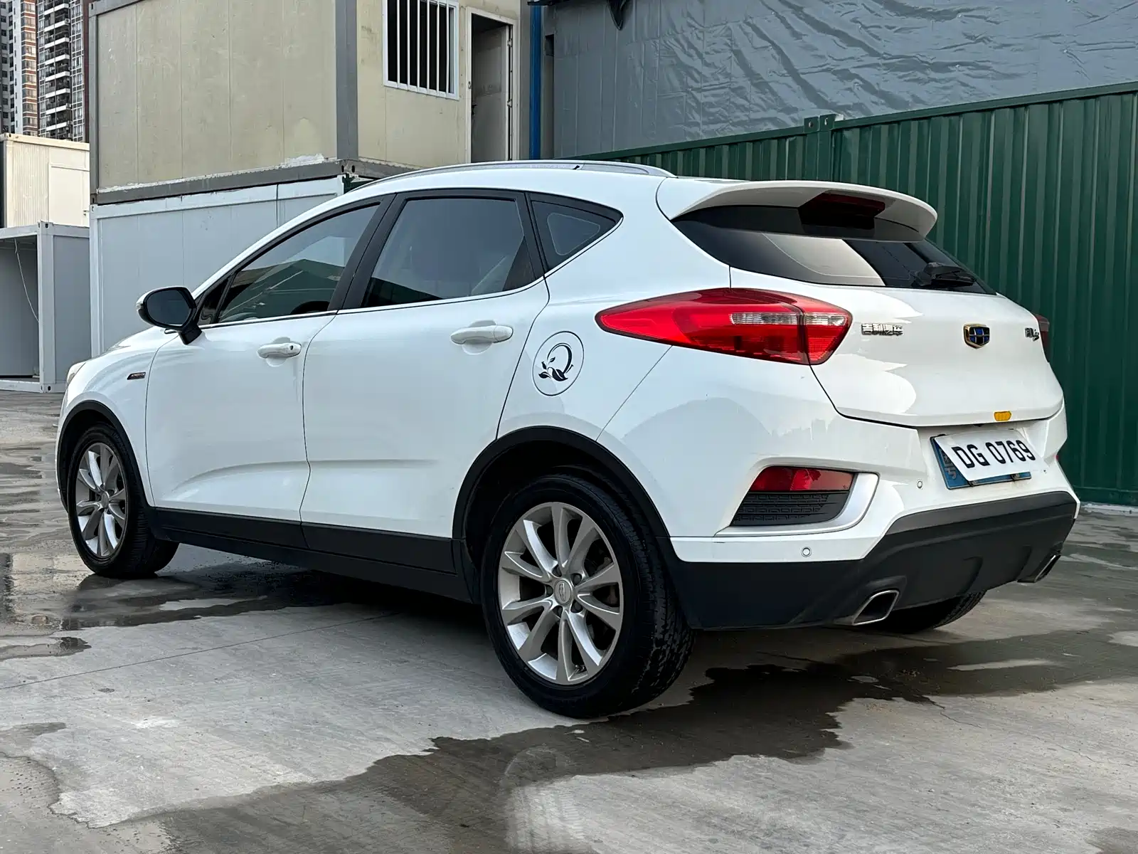 Фото 10 - Geely Emgrand GS