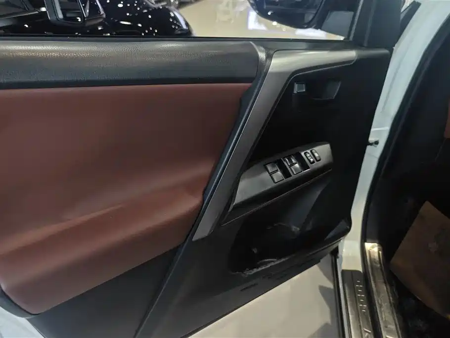 Toyota RAV4 Rongfang 2018 2.0L CVT 2WD Trend X Edition фото 7
