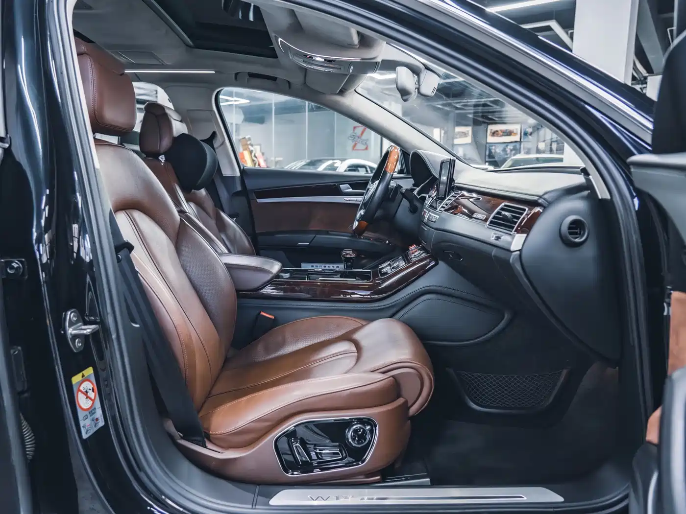 Audi A8 2011 A8L W12 6.3 FSI quattro фото 9