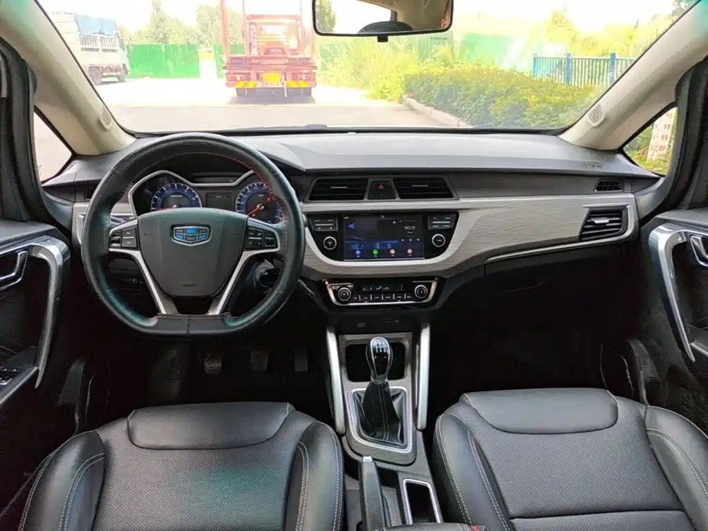 Фото 10 - Geely Vision X3