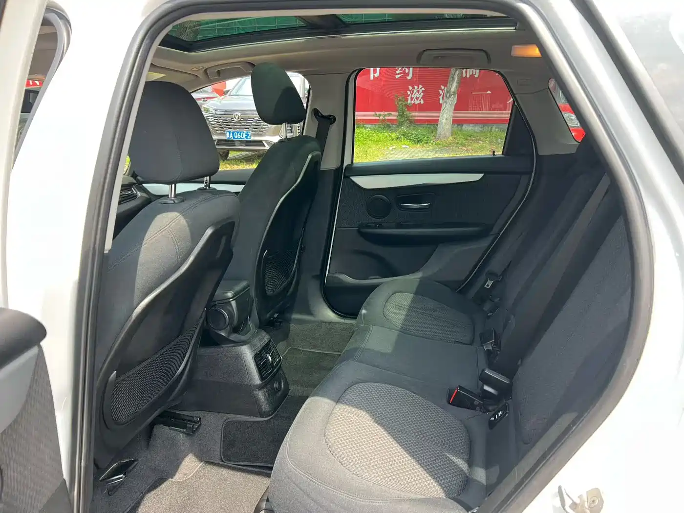 BMW 2 Series Touring 2016 218i Leading фото 4