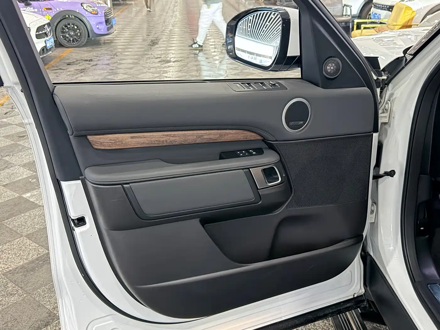 Land Rover Discovery 2017 3.0 SC V6 HSE фото 11