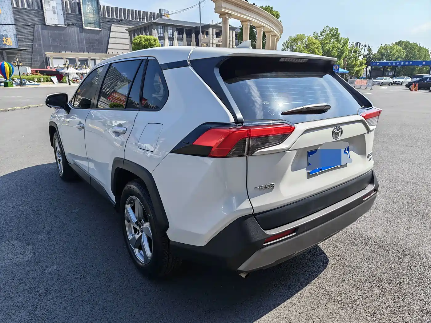 Фото 6 - Toyota RAV4