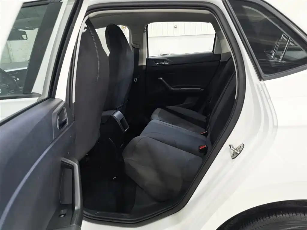 Volkswagen Polo 2021 Plus 1.5L Automatic Panorama Enjoyment Edition фото 15