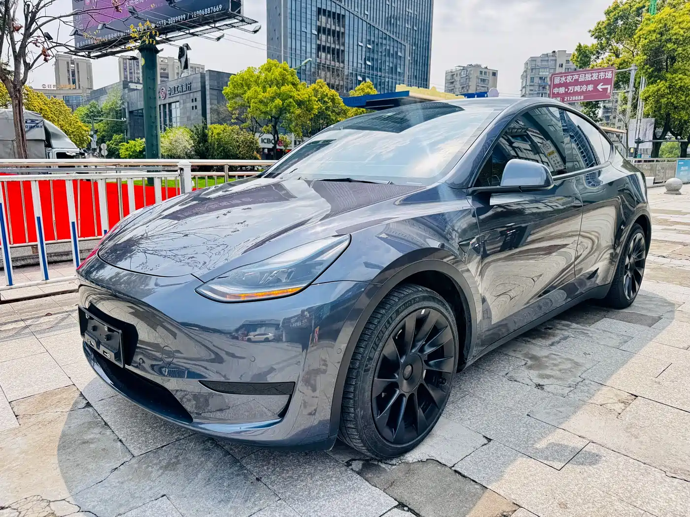 TESLA MODEL Y
