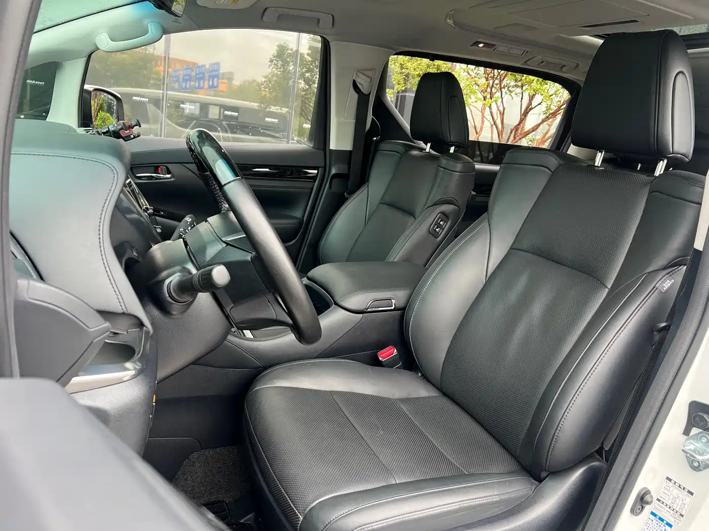 Toyota Vellfire 2020 Twin Engine 2.5L HV Premium Edition фото 14