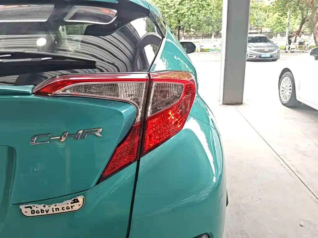 Toyota C-HR 2020 Model 2.0L Leading фото 24