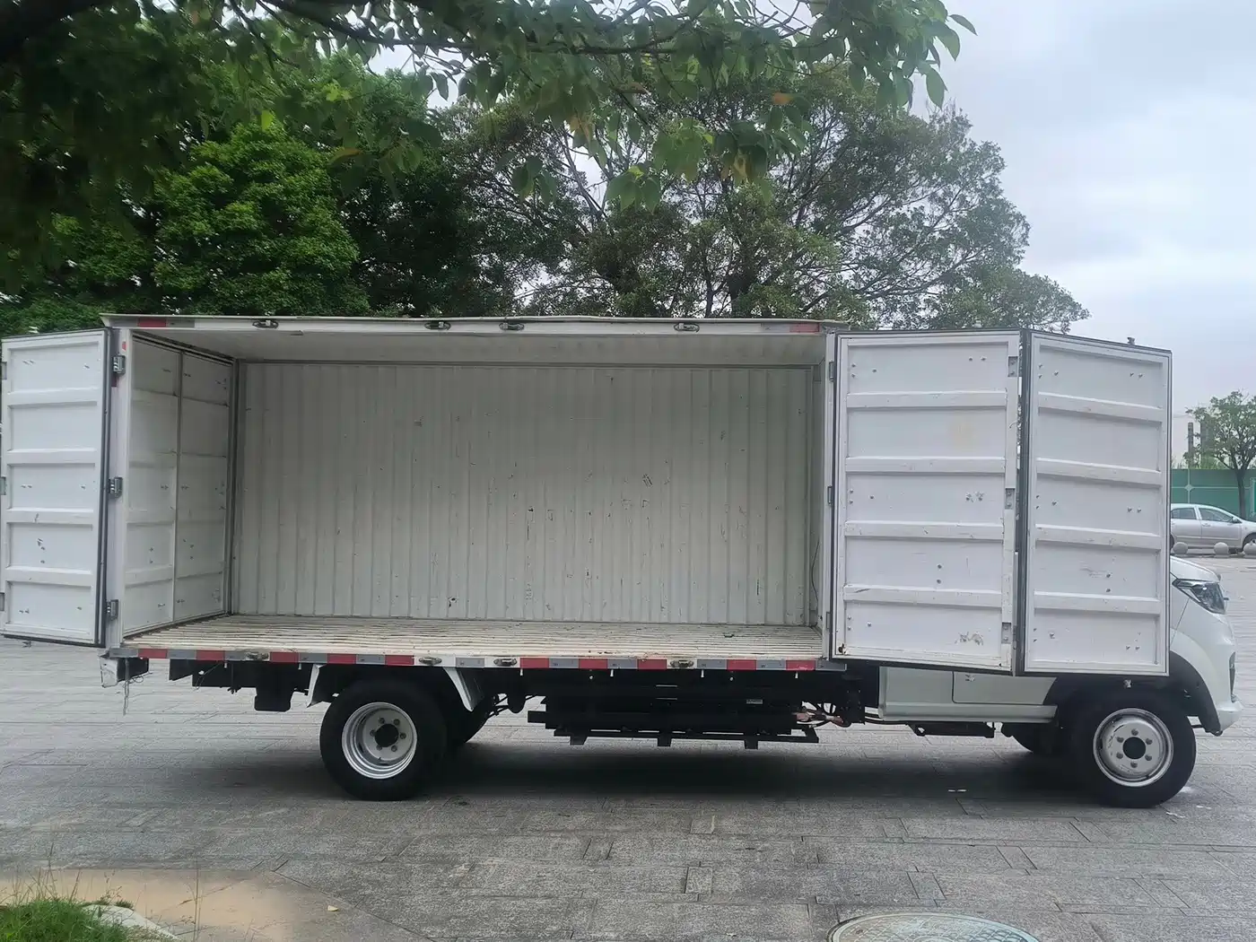 SRM Xinyuan Xinyuan T5L EV 2025 2025 AVIC 56.7KWh Standard 3.8m Cargo Grid