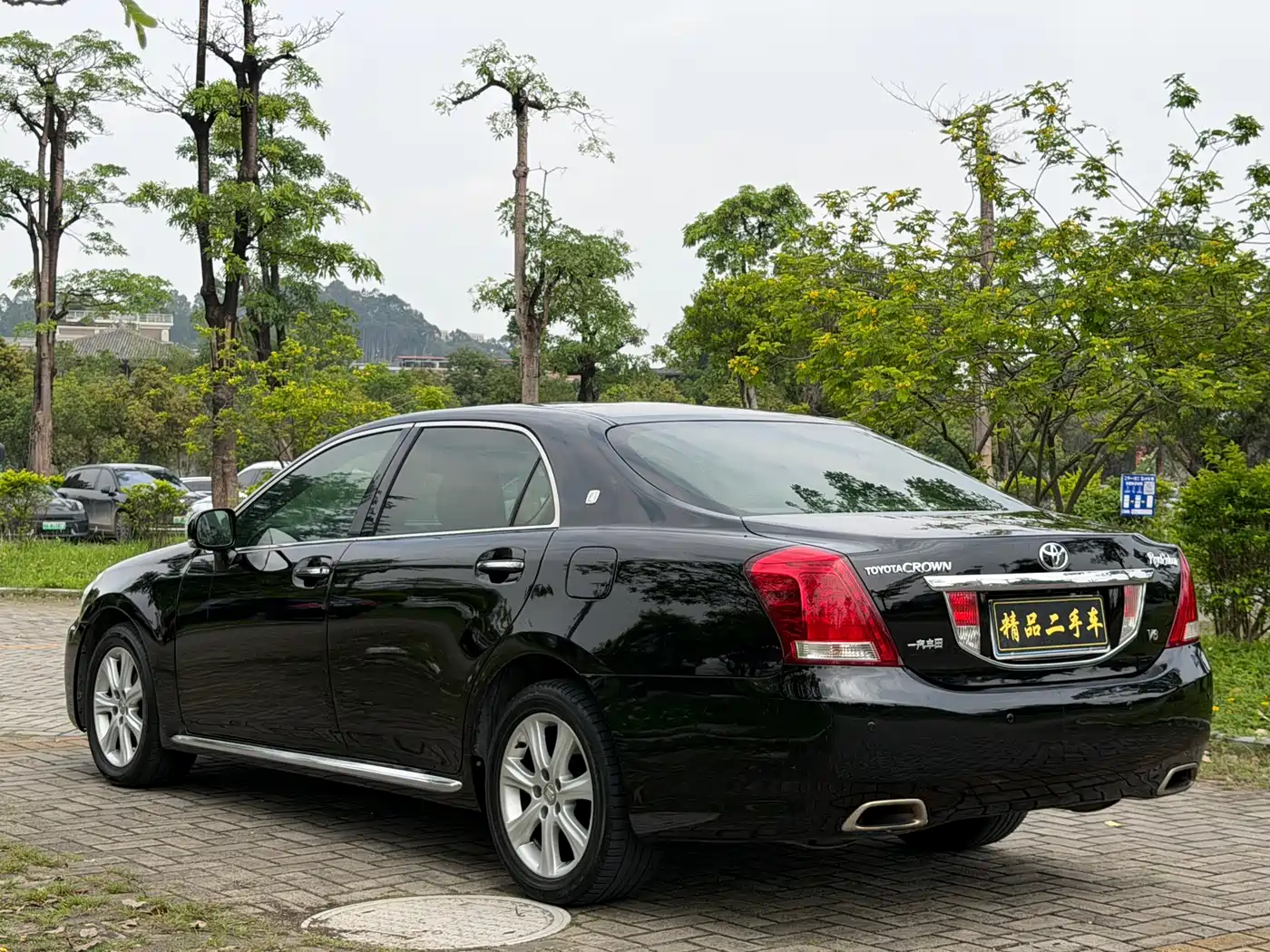 Toyota Crown 2010 3.0L Royal Saloon фото 4