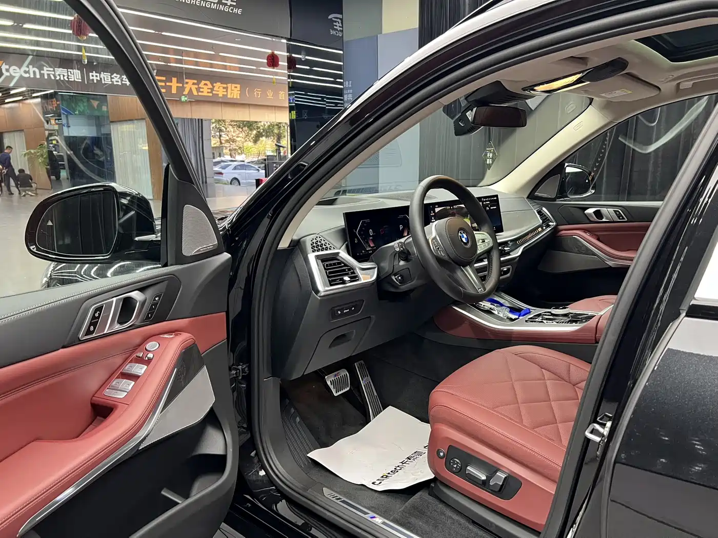 BMW X5 2025 Model xDrive 30Li Exclusive M Sport Blackout Package фото 4