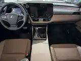 Photo 4 - Lexus ES