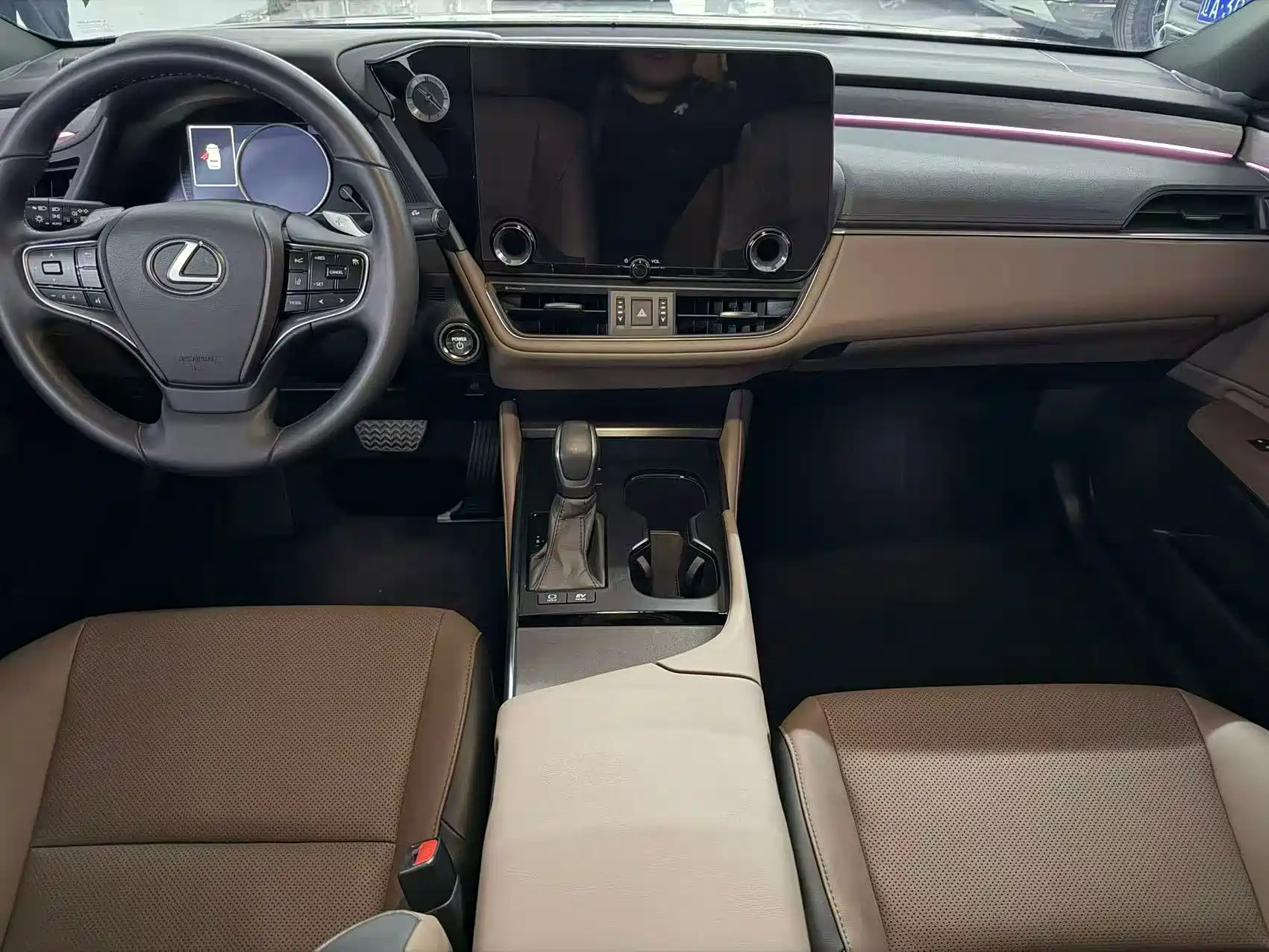 Photo 4 - Lexus ES