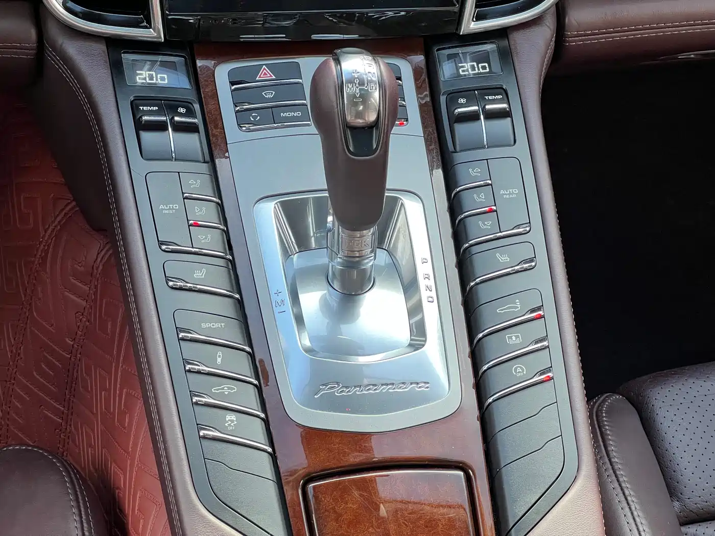 Porsche Panamera 2010 Porsche Panamera Turbo 4.8T фото 20