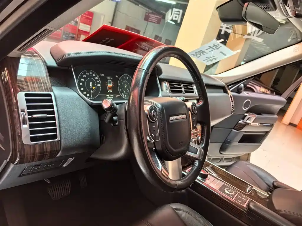 Land Rover Range Rover 2017 3.0 SC V6 Golden Age Edition фото 17