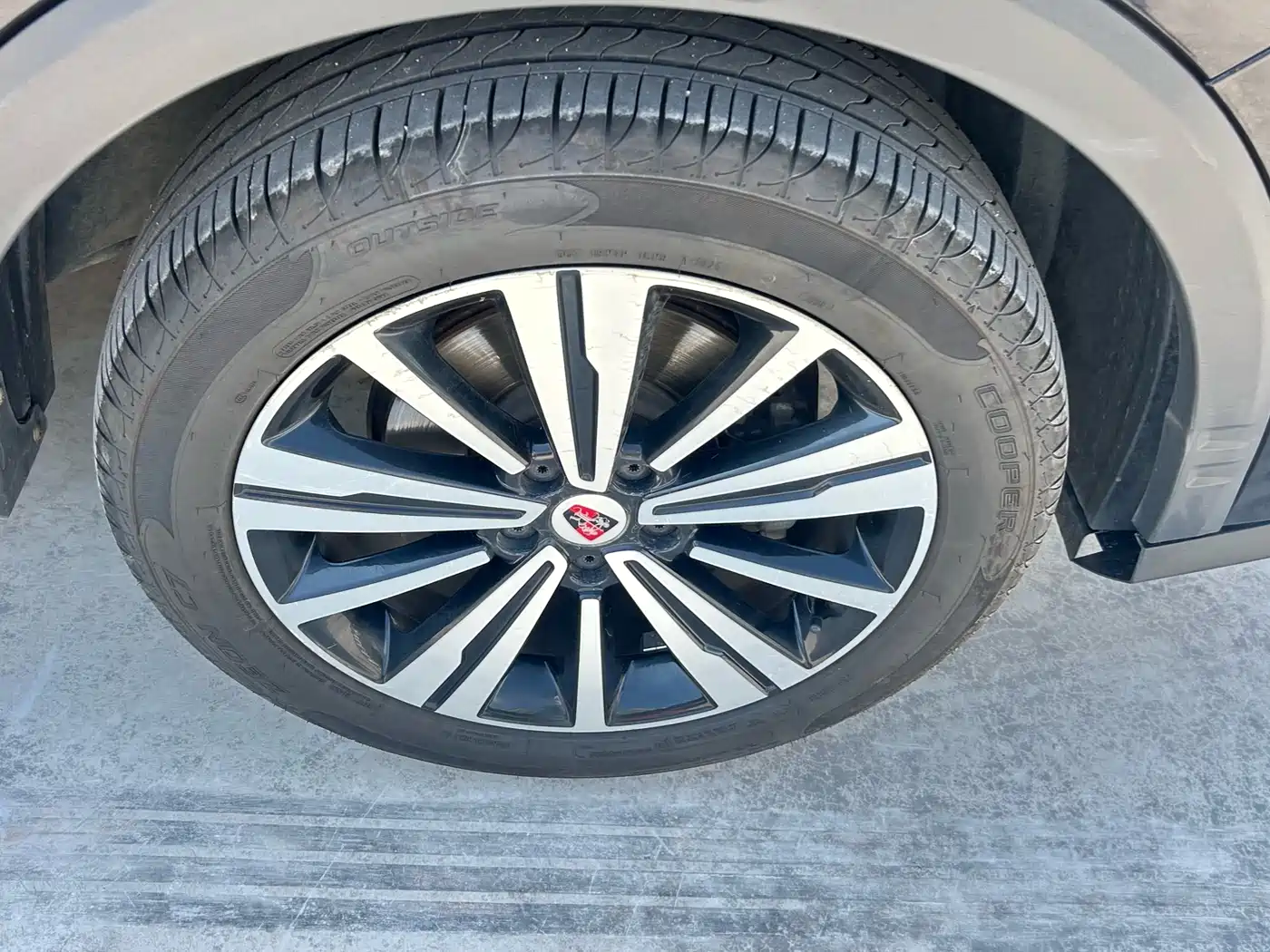 Фото 16 - Roewe RX5