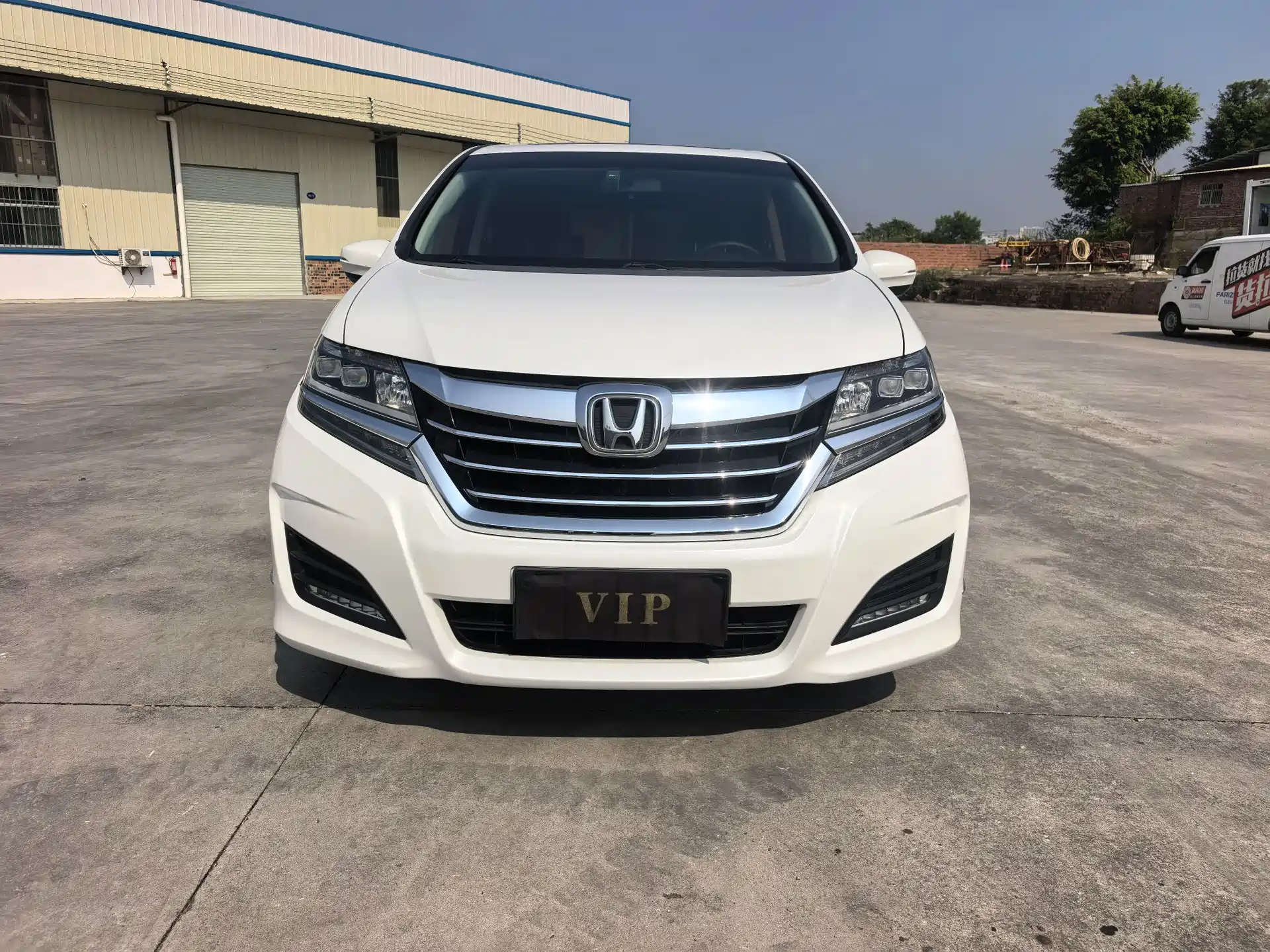 Фото 2 - Honda Elysion