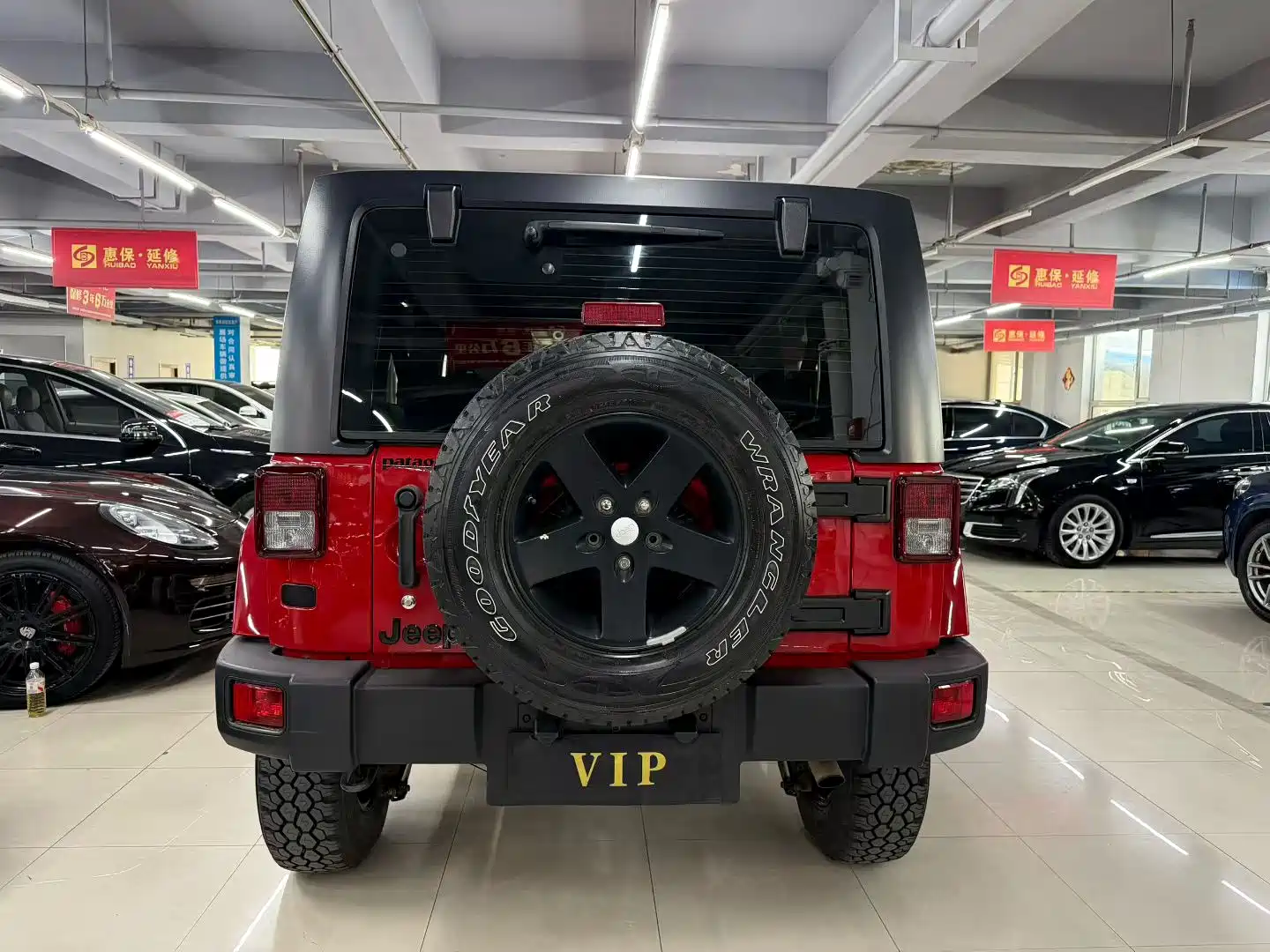 Photo 8 - Jeep Wrangler