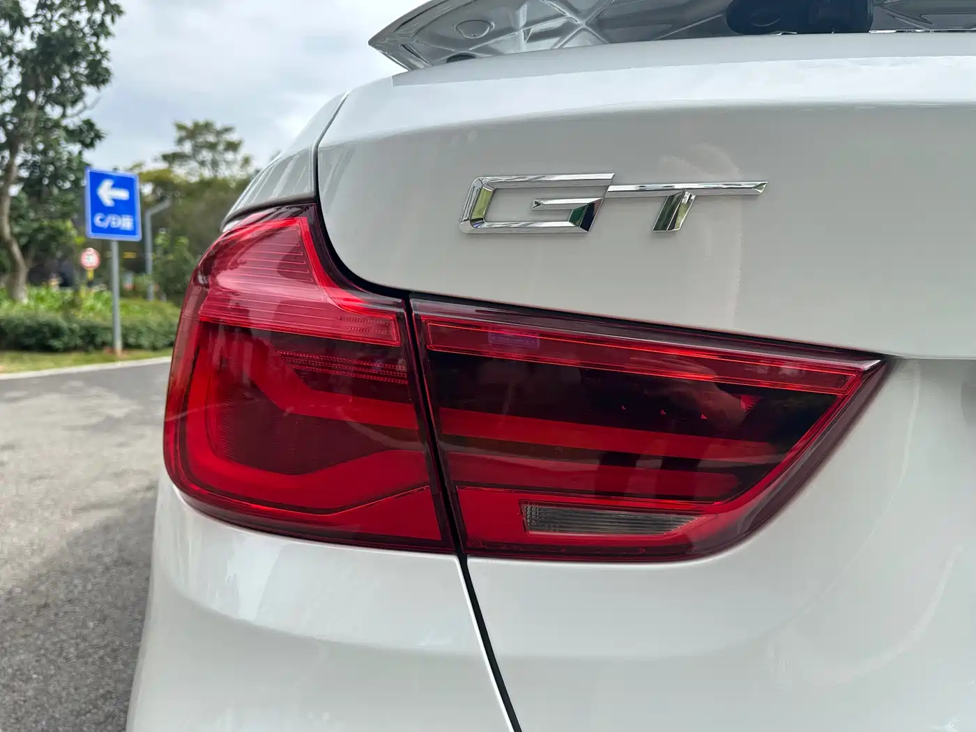 BMW 3 Series GT 2018 320i Fashion фото 32