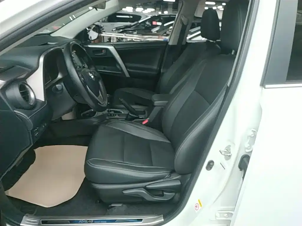 Toyota RAV4 Rongfang 2016 2.0L CVT 2WD Trend (China V) фото 15