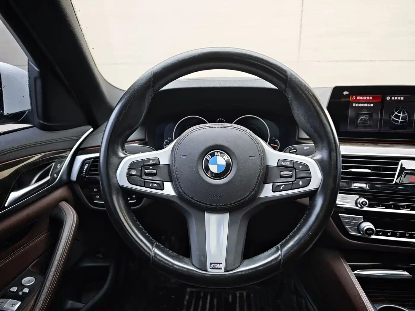 BMW 5 Series 2019 525Li M Sport Package фото 12