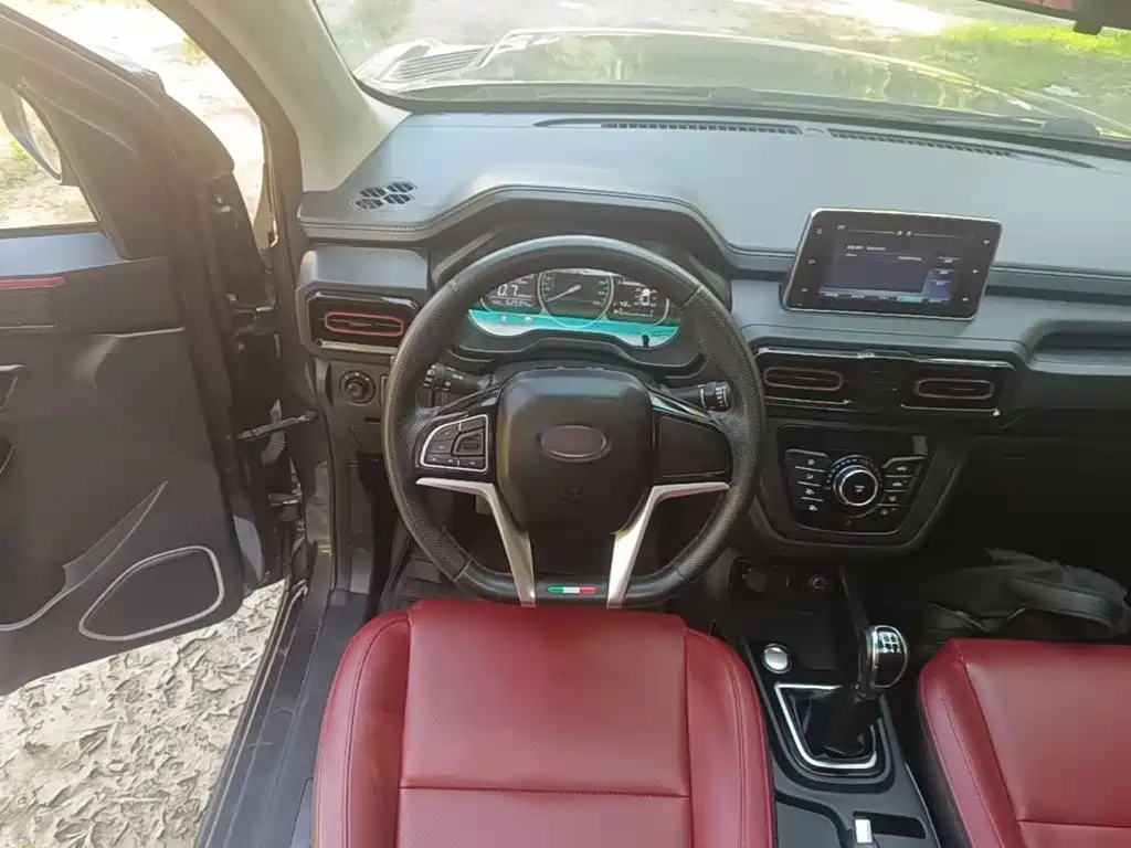 SWM Motor SWM Great Tiger 2023 2022 1.5L Manual Luxury 7-seater