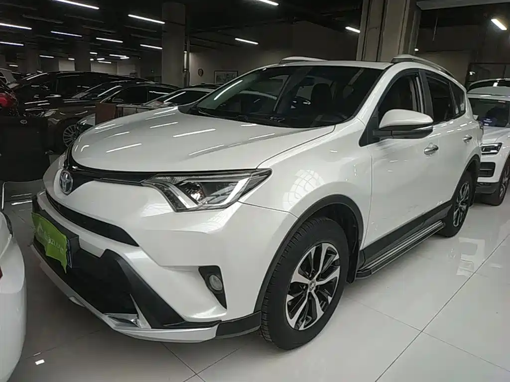 Toyota RAV4 Rongfang 2016 2.0L CVT 2WD Trend (China V) фото 2