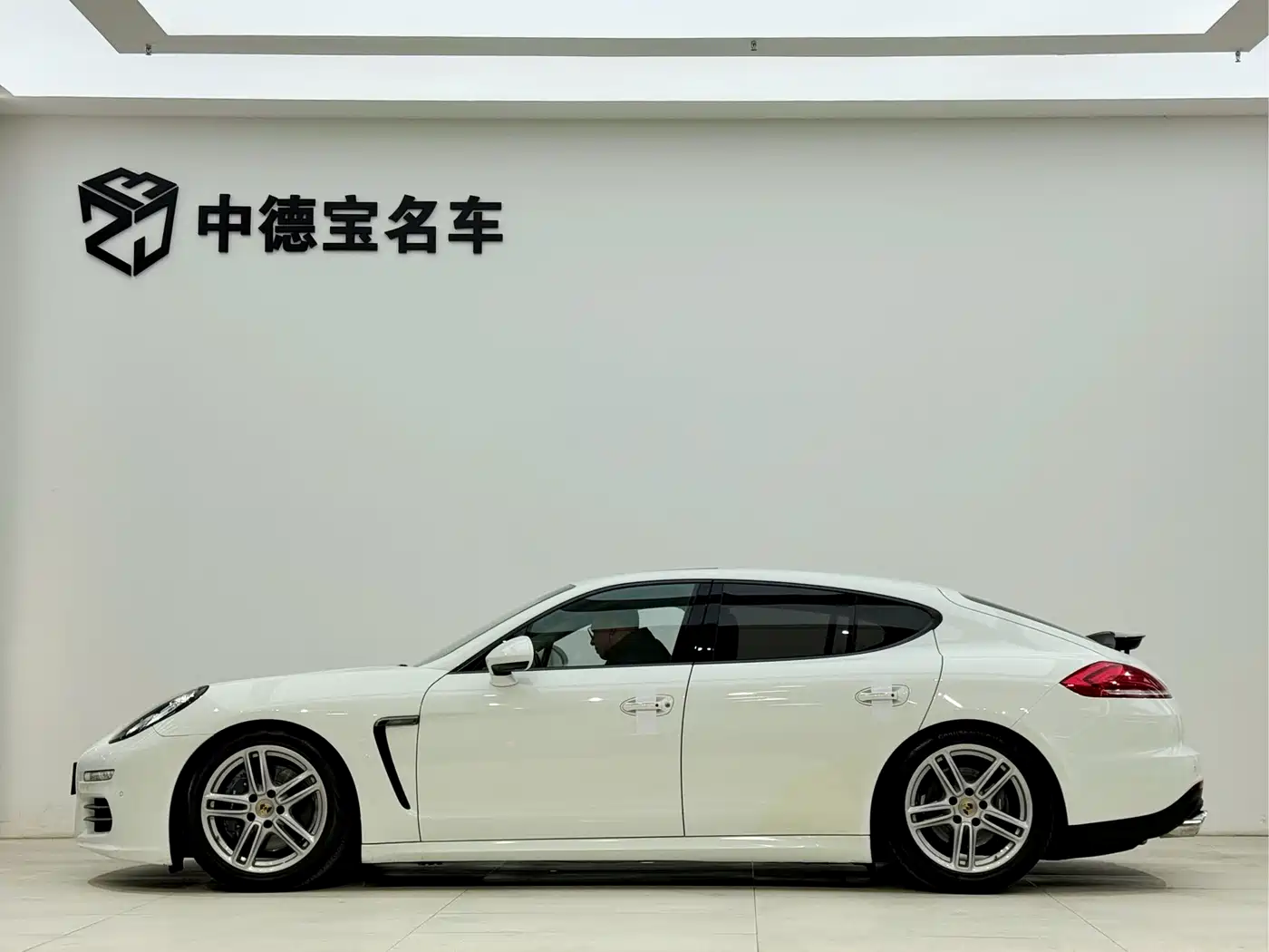 Porsche Panamera 2014 Panamera 4 3.0T фото 3