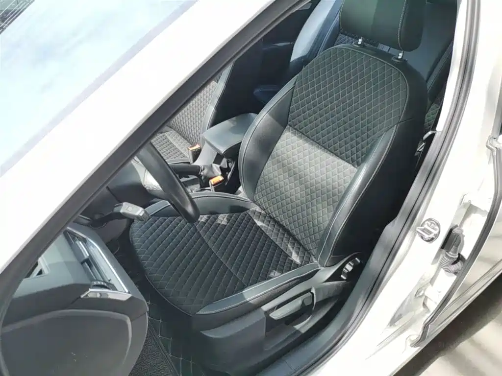Škoda Octavia 2018 1.6L Automatic Luxury фото 15