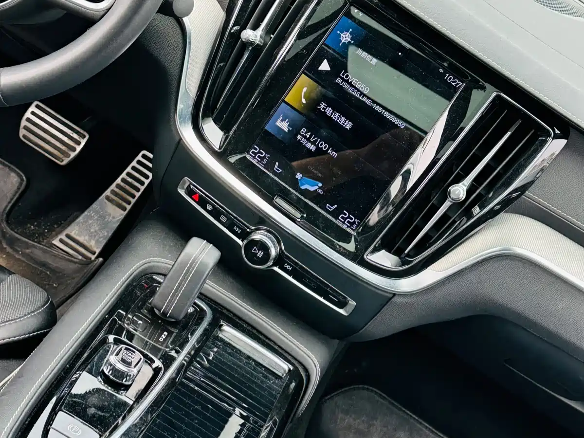Volvo S60 Plug-in Hybrid 2021 T8 Twin Engine AWD R-Design Sport Edition фото 16