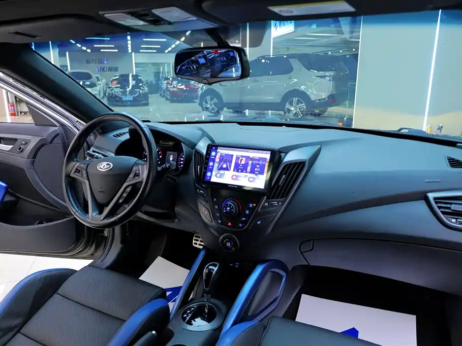 Hyundai Veloster 2015 1.6T Automatic Luxury Edition фото 18