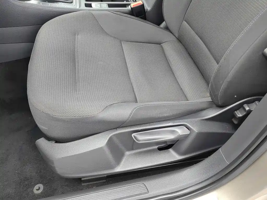 Фото 20 - Volkswagen Golf
