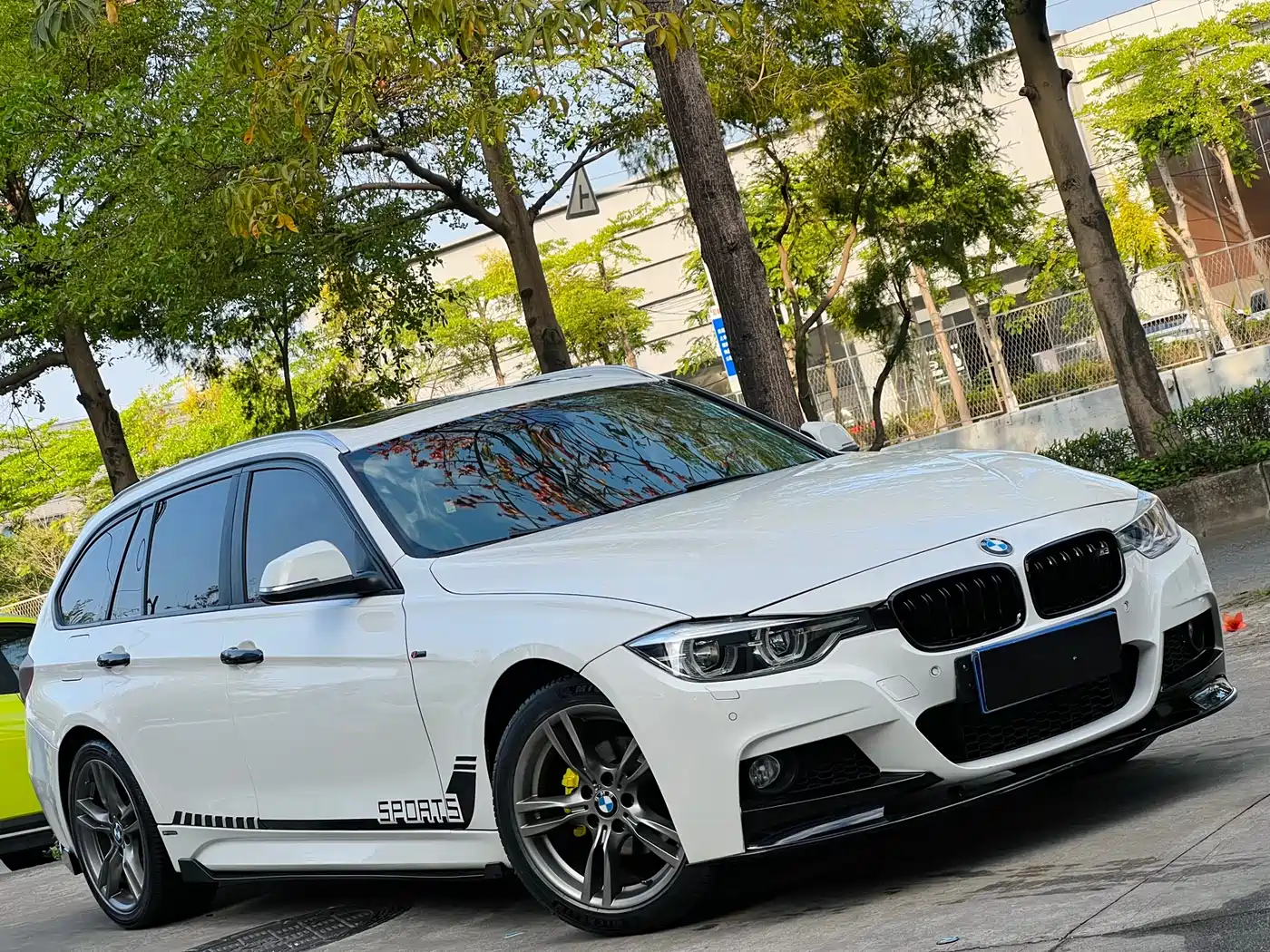 BMW 3 Series (Import) 2016 320i Fashion Wagon фото 4