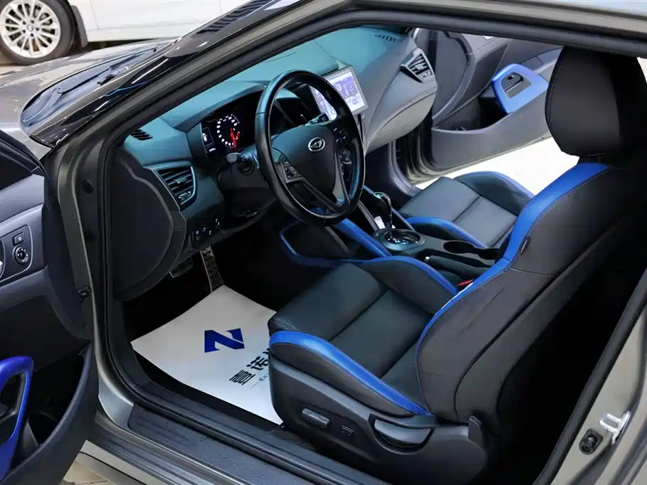 Hyundai Veloster 2015 1.6T Automatic Luxury Edition фото 15