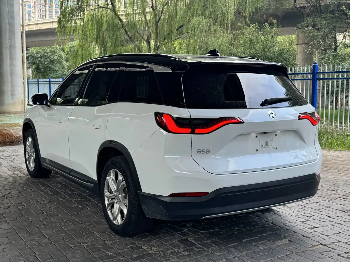 NIO ES8 2019 2018 425KM Base Edition 7-Seater