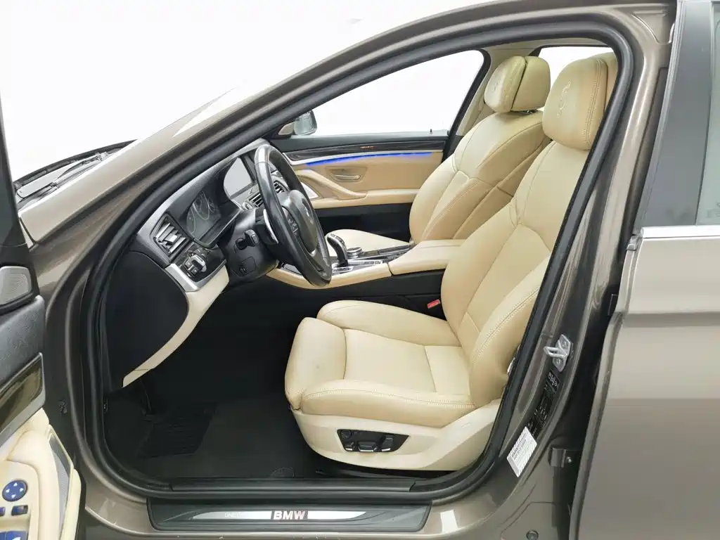 صورة 10 - BMW 5 Series