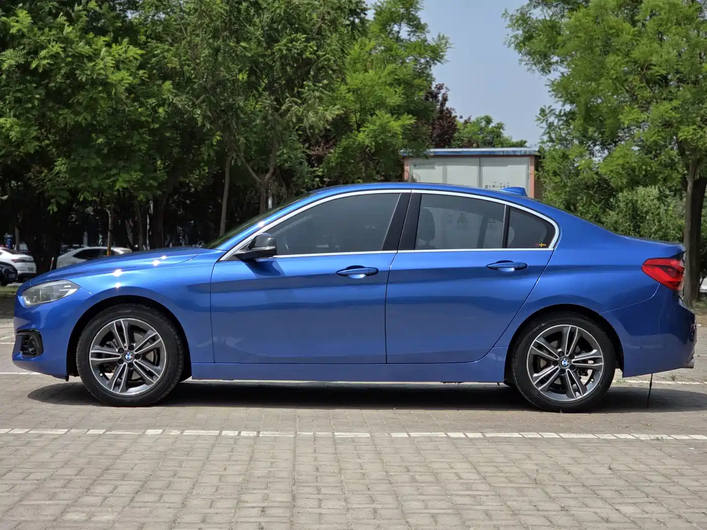 BMW 1 Series 2017 118i Sport фото 4