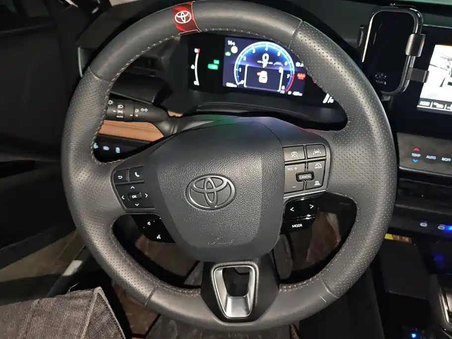 Toyota Camry 2024 Hybrid 2.0HGVP Luxury Edition фото 15